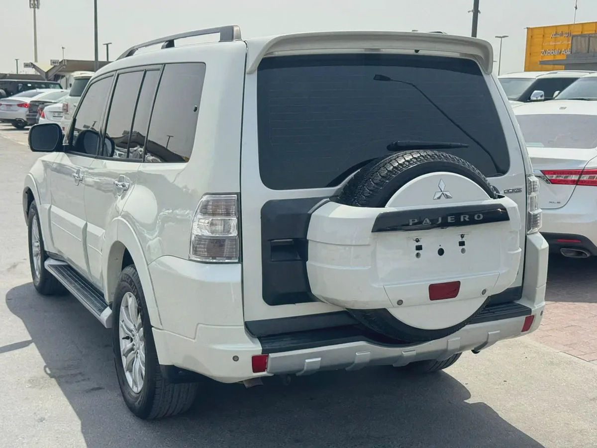 Mitsubshi pajero 2013 fullopshin white color GCc calen car-6-6