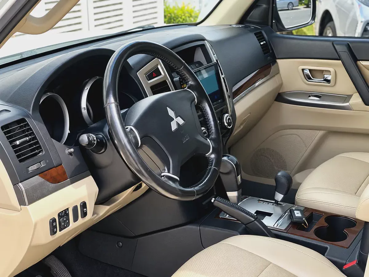 AED 1,300 EMI P.M | MITSUBISHI | PAJERO | GLS | FULL SERVICE HISTORY | 0% DOWNPAYMENT-14-14