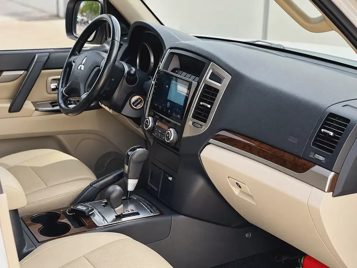 AED 1,300 EMI P.M | MITSUBISHI | PAJERO | GLS | FULL SERVICE HISTORY | 0% DOWNPAYMENT-15-15