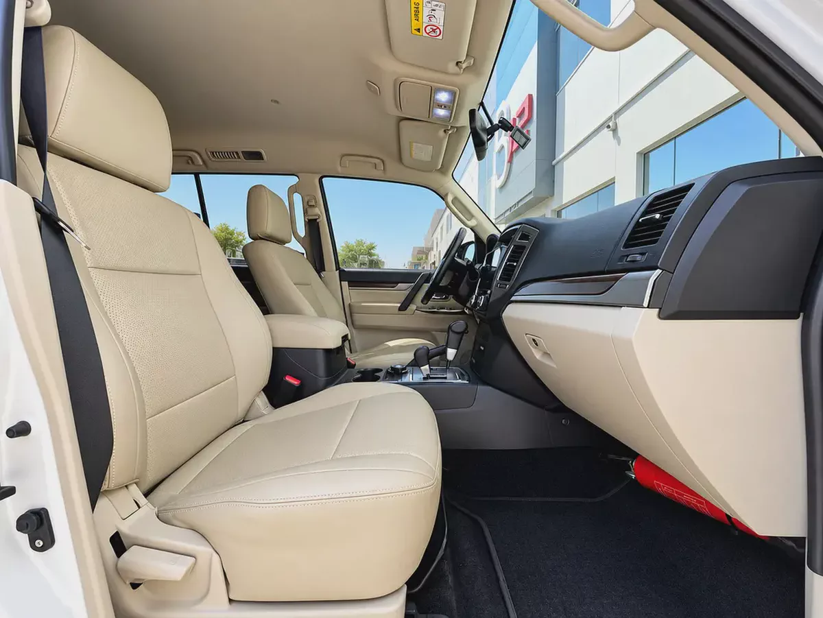 AED 1,300 EMI P.M | MITSUBISHI | PAJERO | GLS | FULL SERVICE HISTORY | 0% DOWNPAYMENT-17-17