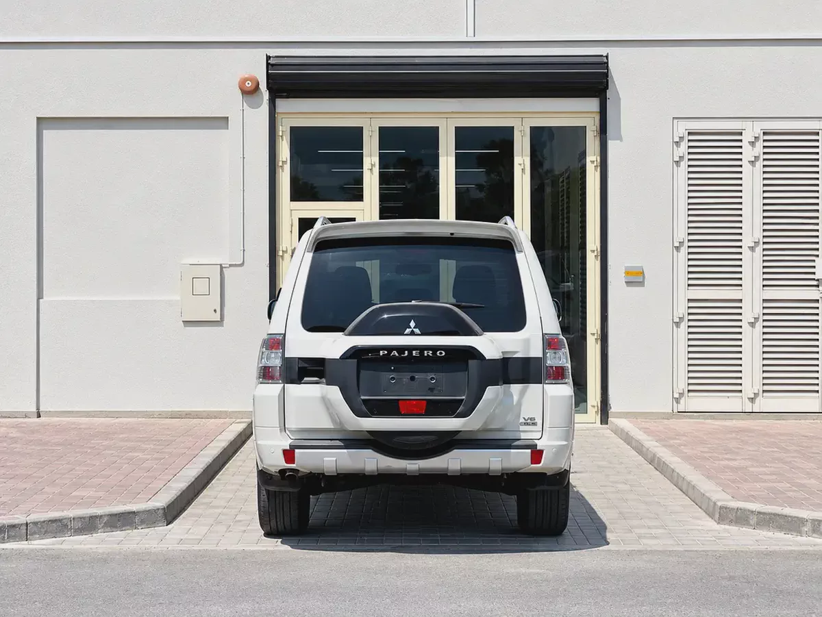 AED 1,300 EMI P.M | MITSUBISHI | PAJERO | GLS | FULL SERVICE HISTORY | 0% DOWNPAYMENT-5-5