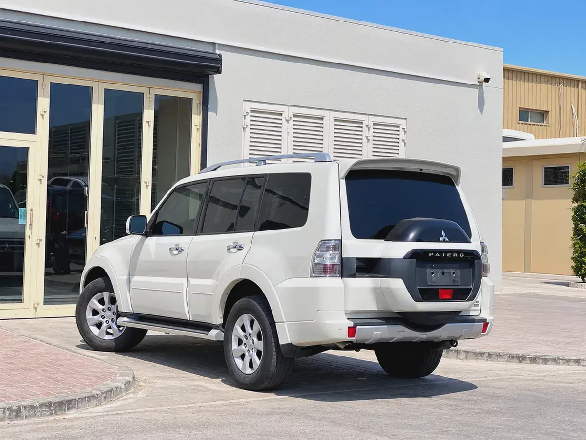 AED 1,300 EMI P.M | MITSUBISHI | PAJERO | GLS | FULL SERVICE HISTORY | 0% DOWNPAYMENT-6-6