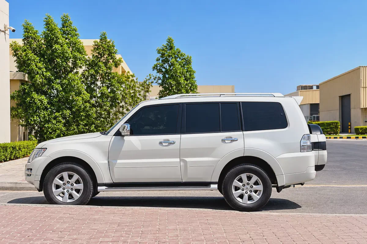 AED 1,300 EMI P.M | MITSUBISHI | PAJERO | GLS | FULL SERVICE HISTORY | 0% DOWNPAYMENT-7-7