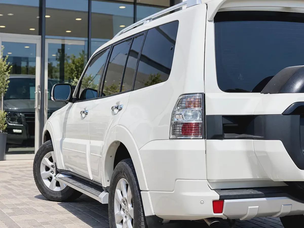 AED 1,300 EMI P.M | MITSUBISHI | PAJERO | GLS | FULL SERVICE HISTORY | 0% DOWNPAYMENT-8-8