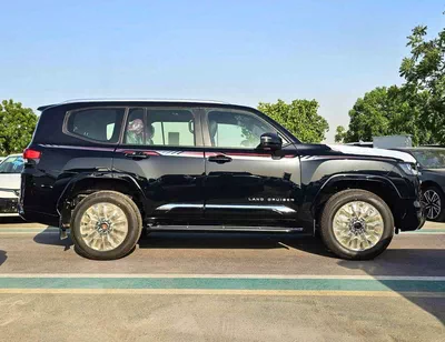 Toyota Land Cruiser GXR || 3.5L PETROL V6 / SMALL DVD / BIG BUMPER / 2 PWR SEAT + LEATHER / SUNROOF / CHROME CLADDING /-1