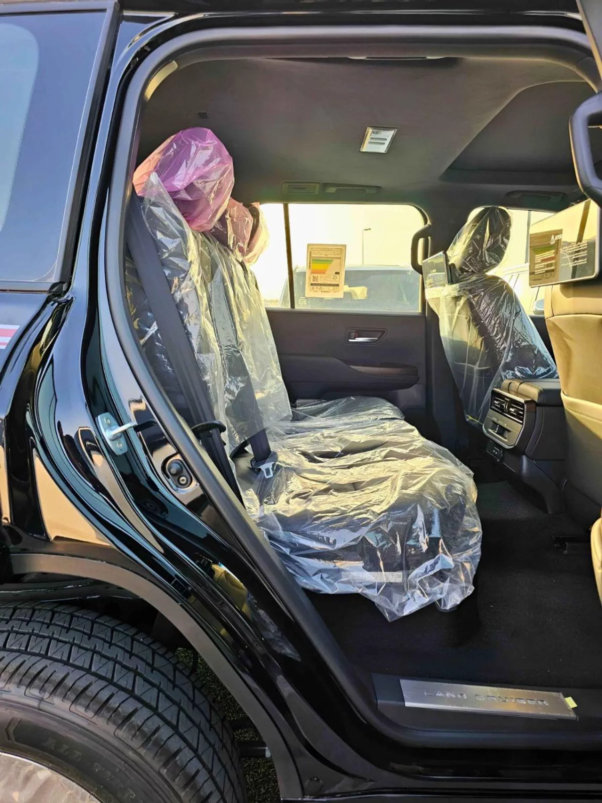 Toyota Land Cruiser GXR || 3.5L PETROL V6 / SMALL DVD / BIG BUMPER / 2 PWR SEAT + LEATHER / SUNROOF / CHROME CLADDING /-11-0