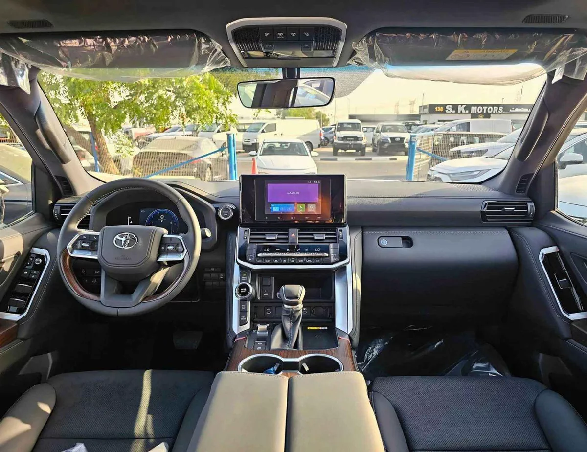 Toyota Land Cruiser GXR || 3.5L PETROL V6 / SMALL DVD / BIG BUMPER / 2 PWR SEAT + LEATHER / SUNROOF / CHROME CLADDING /-14-0