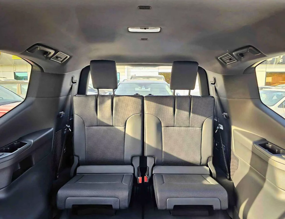 Toyota Land Cruiser GXR || 3.5L PETROL V6 / SMALL DVD / BIG BUMPER / 2 PWR SEAT + LEATHER / SUNROOF / CHROME CLADDING /-19-0