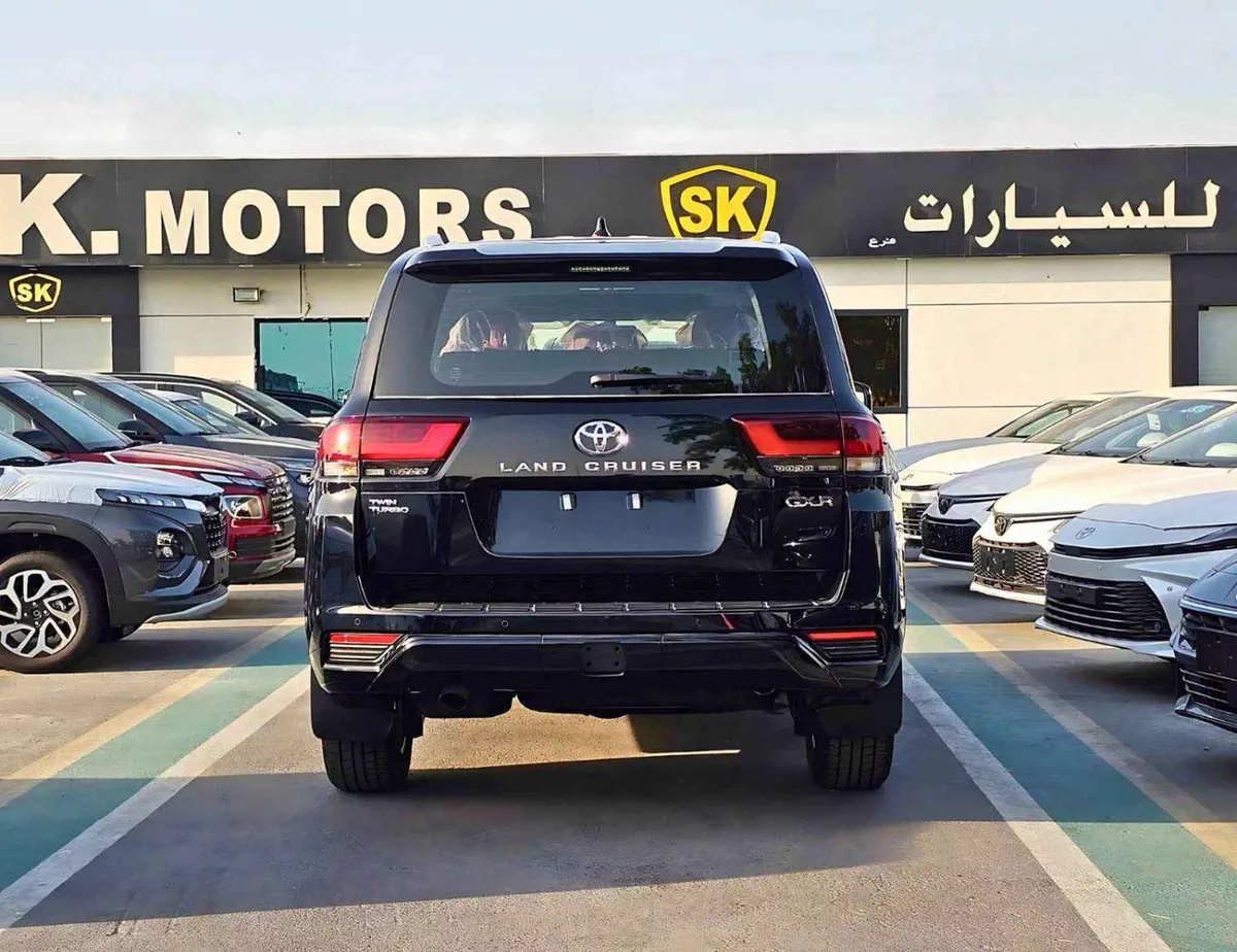 Toyota Land Cruiser GXR || 3.5L PETROL V6 / SMALL DVD / BIG BUMPER / 2 PWR SEAT + LEATHER / SUNROOF / CHROME CLADDING /-3-0