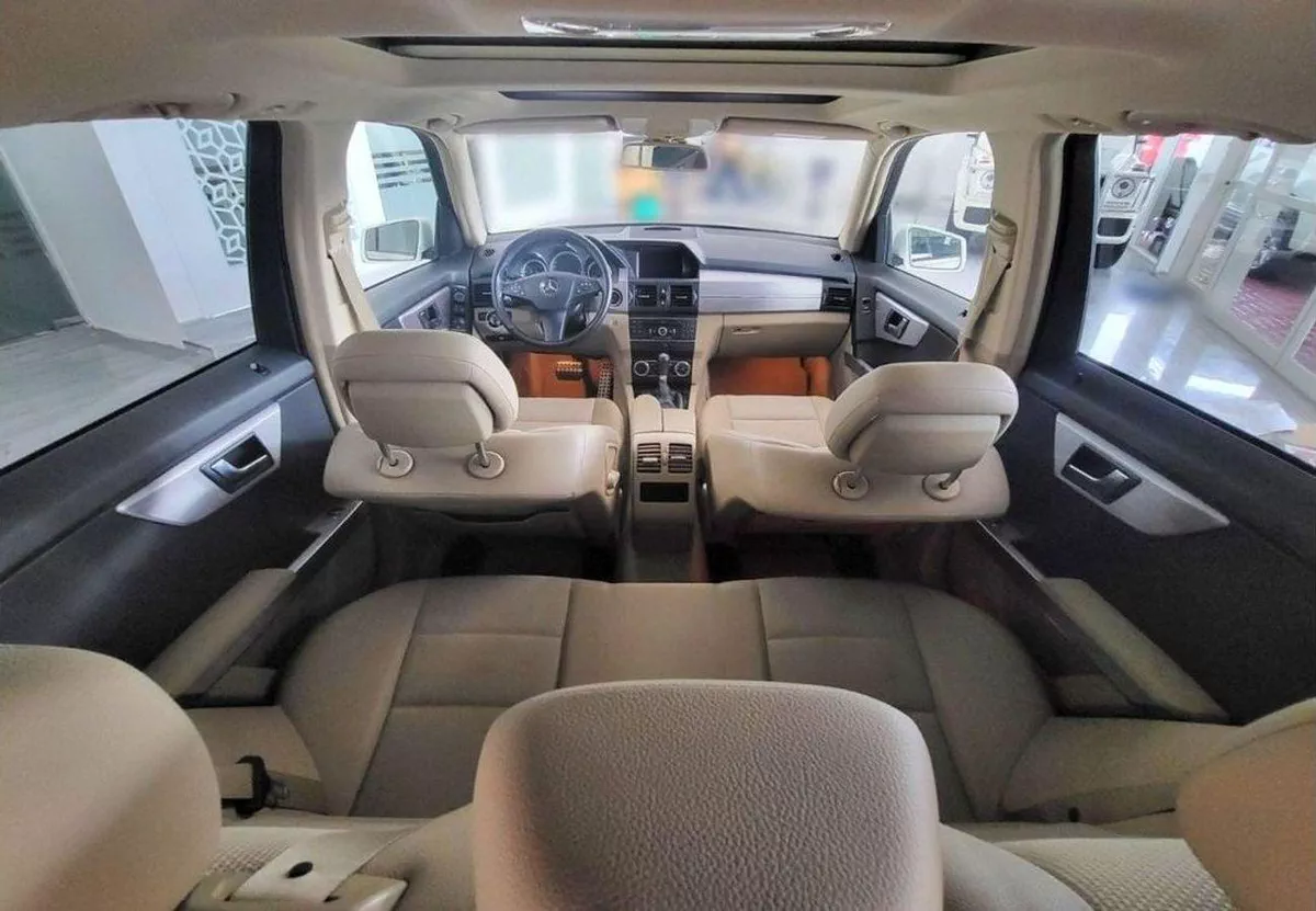 Mercedes Benz GLK300 GE GCC - MERCEDES-BENZ - GLK 300 3.5L-6CYL - PANORAMIC ROOF - EXCELLENT CONDITION --9-0