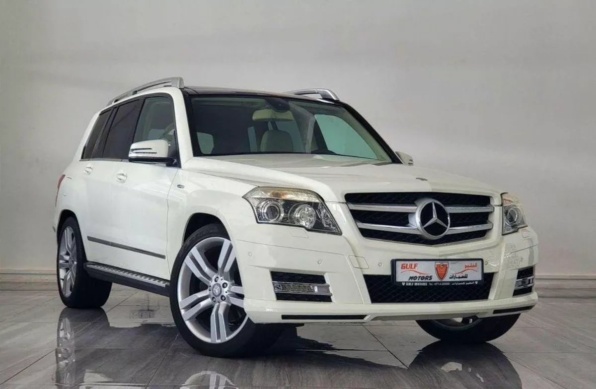 Mercedes Benz GLK300 GE GCC - MERCEDES-BENZ - GLK 300 3.5L-6CYL - PANORAMIC ROOF - EXCELLENT CONDITION -
