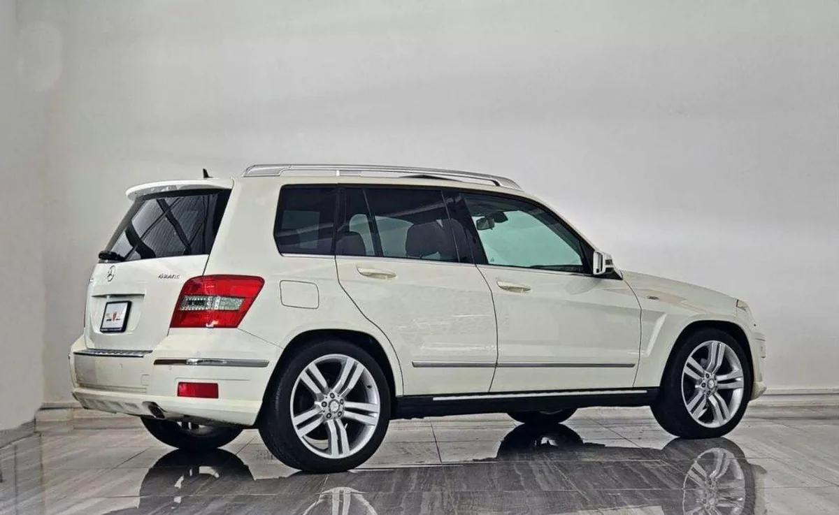 Mercedes Benz GLK300 GE GCC - MERCEDES-BENZ - GLK 300 3.5L-6CYL - PANORAMIC ROOF - EXCELLENT CONDITION --3-0