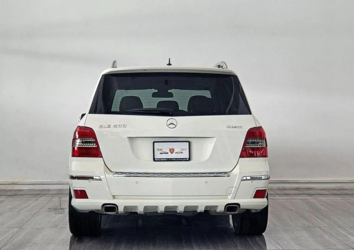 Mercedes Benz GLK300 GE GCC - MERCEDES-BENZ - GLK 300 3.5L-6CYL - PANORAMIC ROOF - EXCELLENT CONDITION --4-0