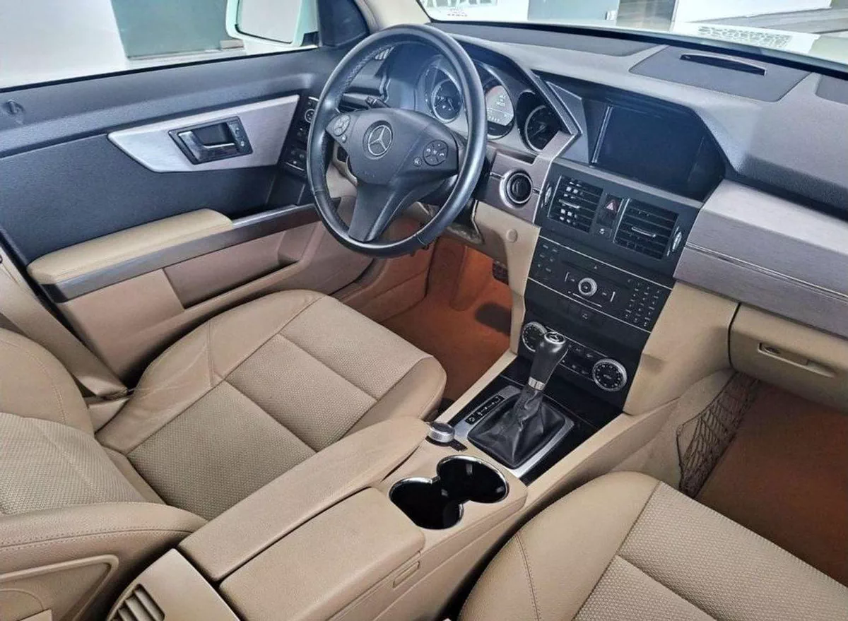 Mercedes Benz GLK300 GE GCC - MERCEDES-BENZ - GLK 300 3.5L-6CYL - PANORAMIC ROOF - EXCELLENT CONDITION --5-0