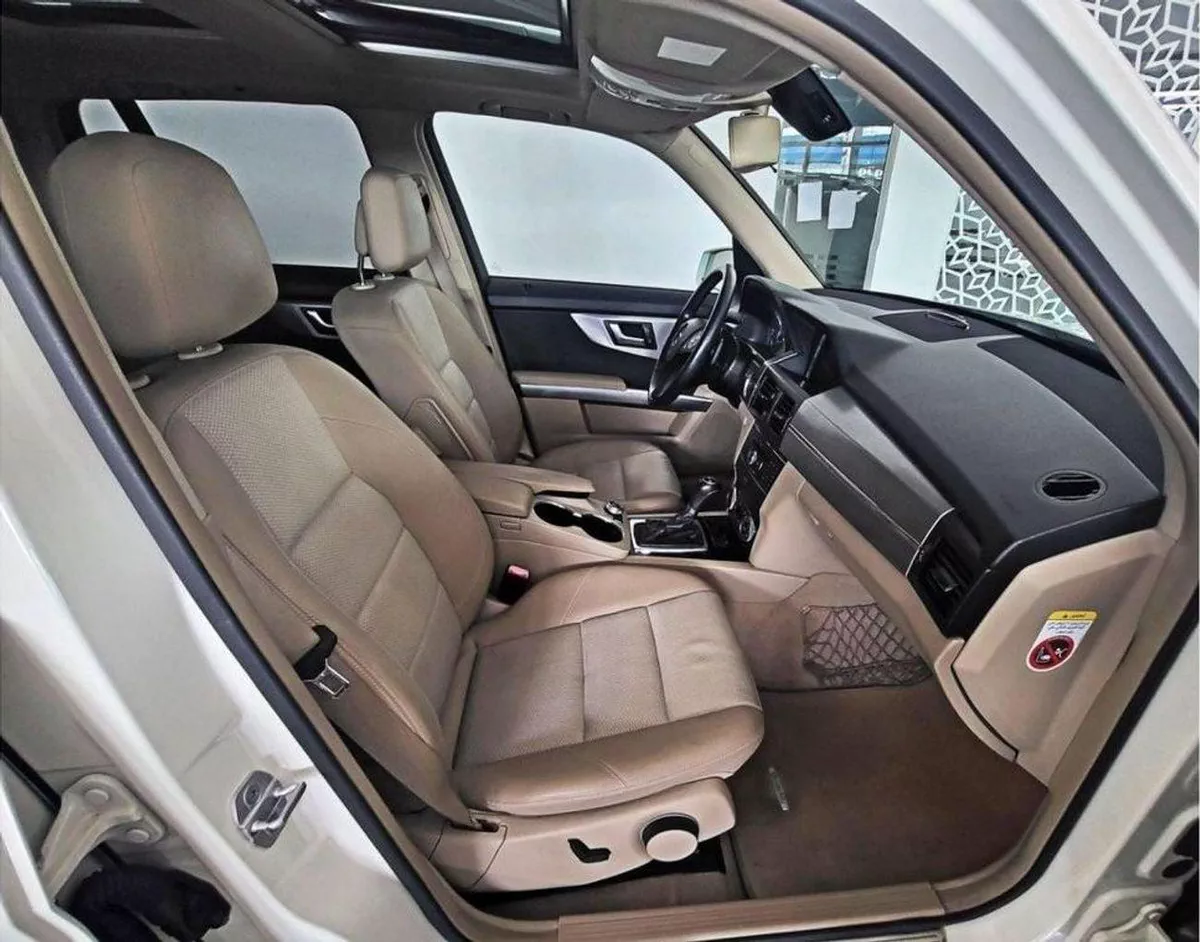 Mercedes Benz GLK300 GE GCC - MERCEDES-BENZ - GLK 300 3.5L-6CYL - PANORAMIC ROOF - EXCELLENT CONDITION --6-0