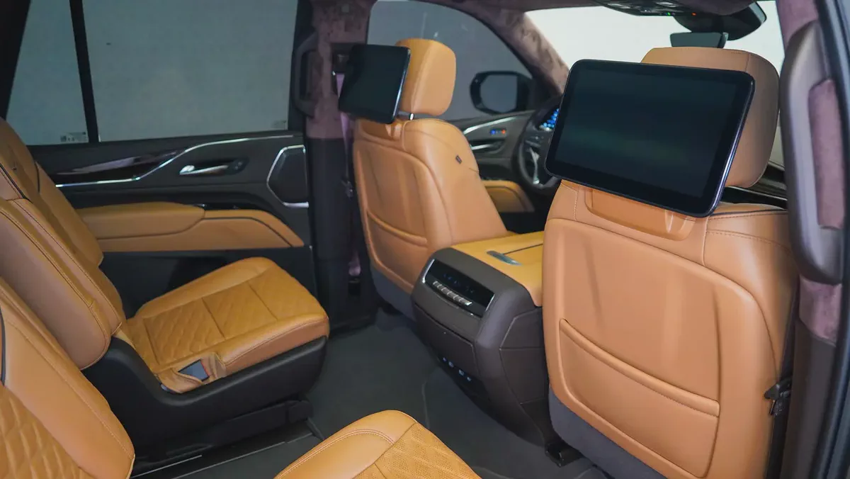 2024 Cadillac Escalade Sport Platinum | GCC Specs | Cadillac Warranty & Service May 2028-4-4