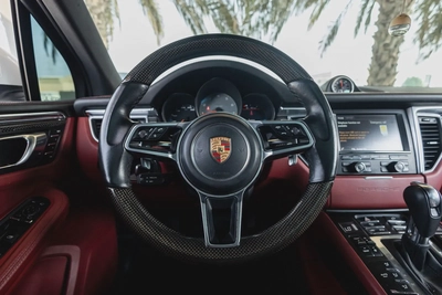 Porsche Macan S-23