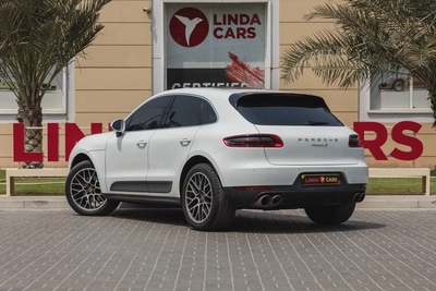 Porsche Macan S-12