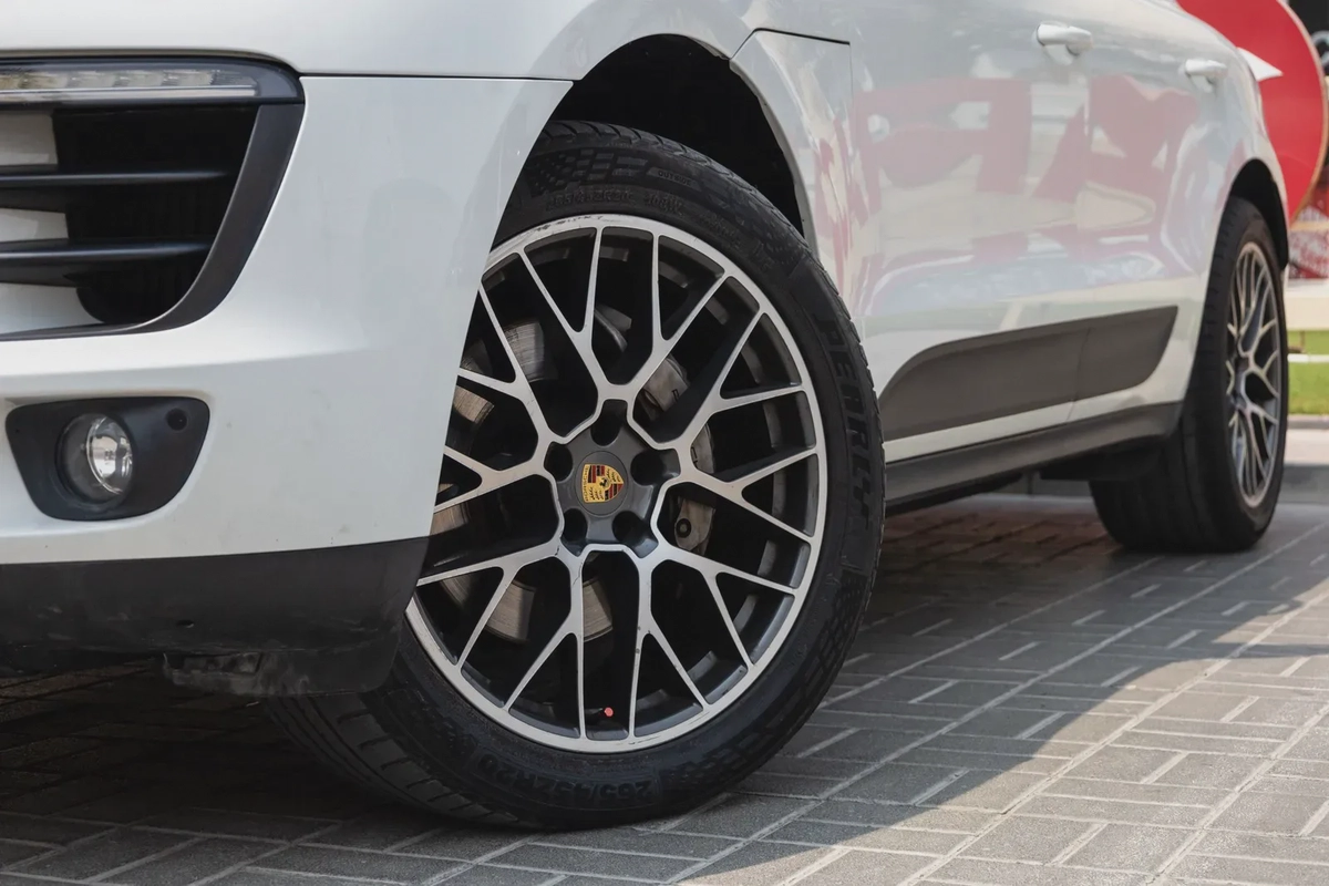 Porsche Macan S-8-8