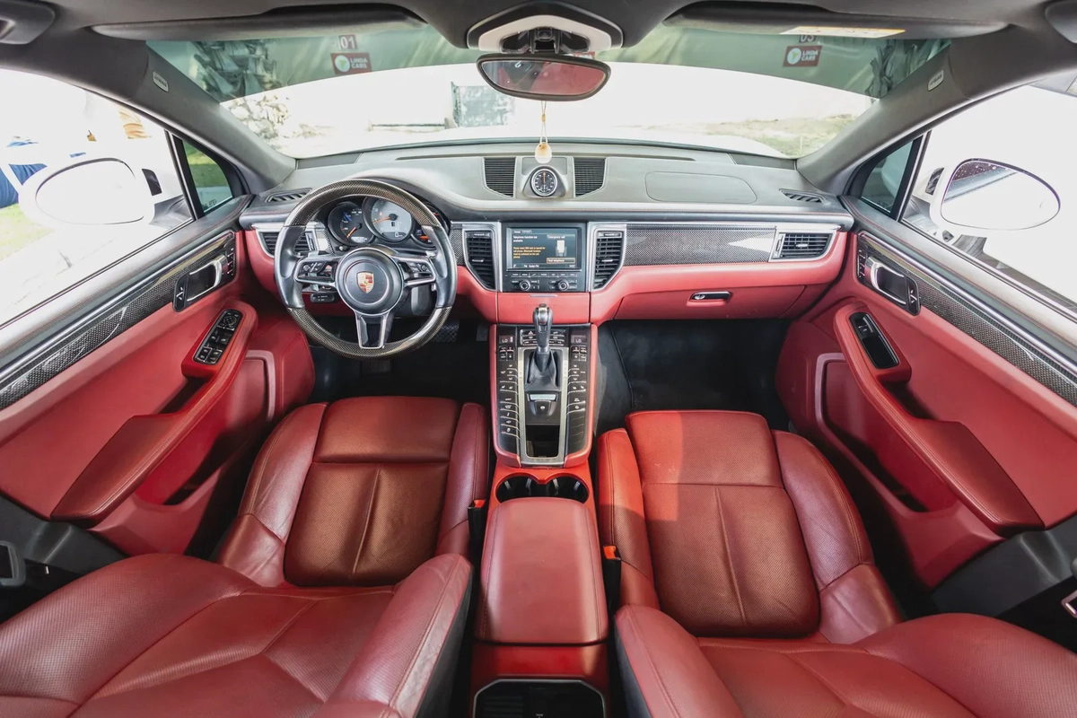 Porsche Macan S-5-5