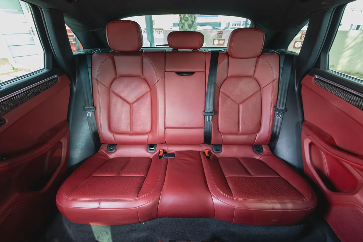 Porsche Macan S-22-22