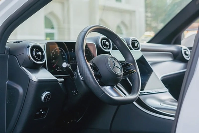 2024 Mercedes-Benz GLC 300 4MATIC, American Specs - GCC Ready!-10