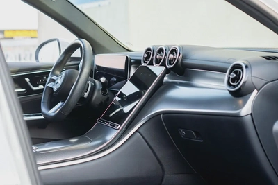 2024 Mercedes-Benz GLC 300 4MATIC, American Specs - GCC Ready!-11