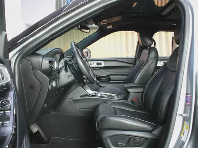Ford Explorer ST 2022 GCC Specs - Low Mileage - Full Service History-9
