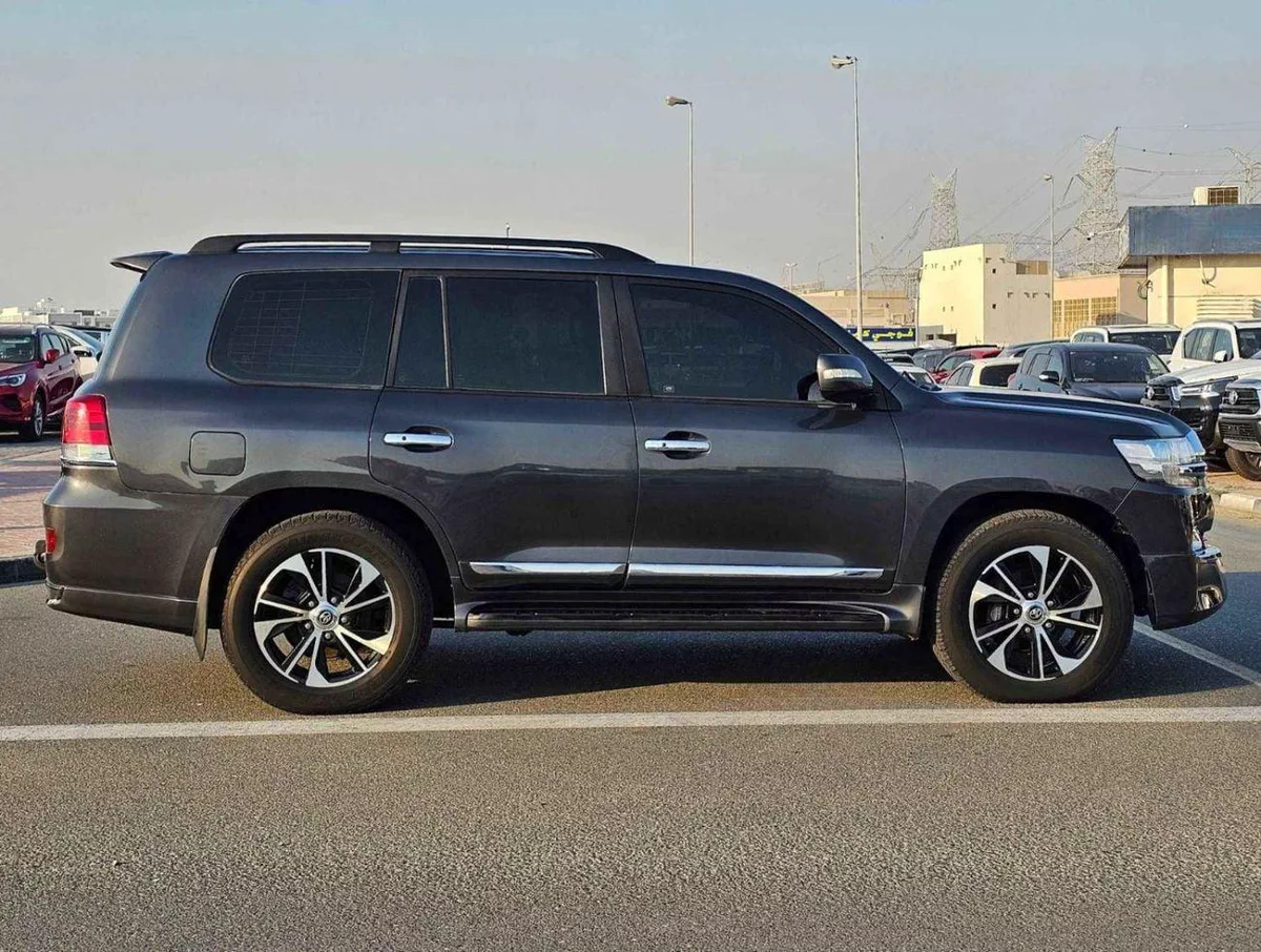 Toyota Land Cruiser VXR 5.7/ 20 SHAPE / FULL OPTION/ EXPORT ONLY / LOT # 72540-1-0