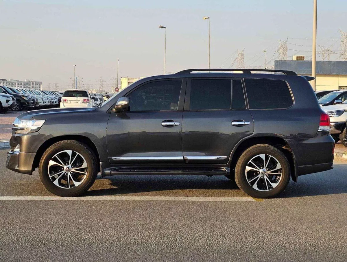 Toyota Land Cruiser VXR 5.7/ 20 SHAPE / FULL OPTION/ EXPORT ONLY / LOT # 72540-2-0