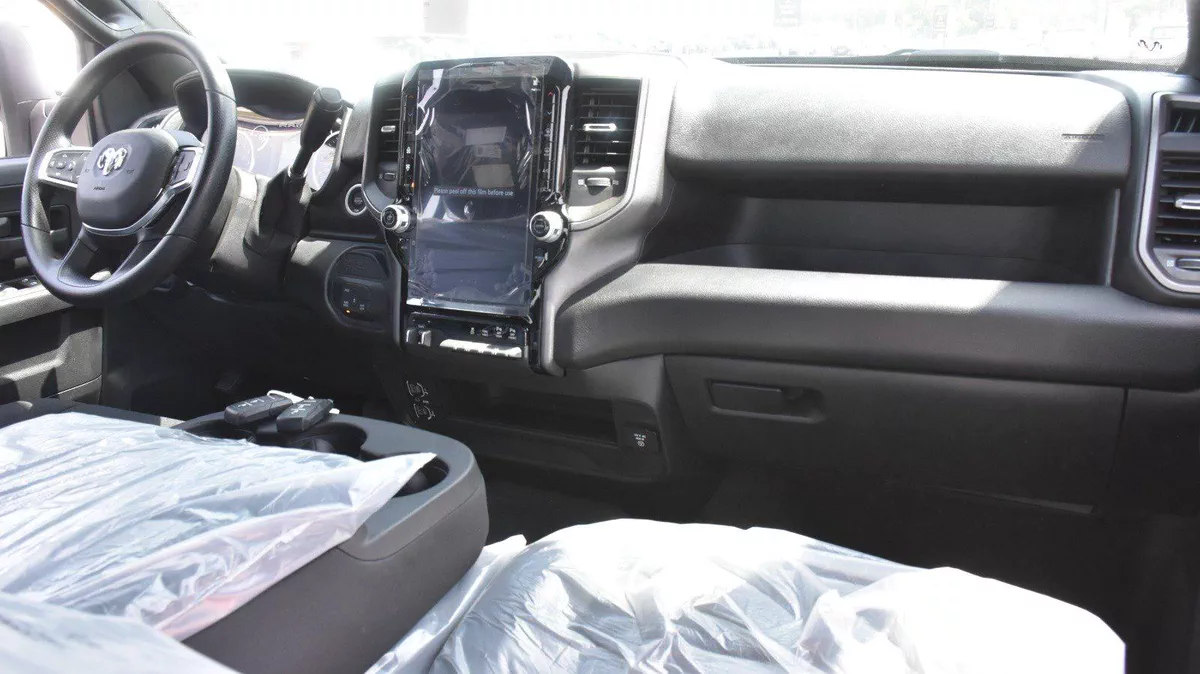 ( NEW ) RAM 2500 TRADESMAN ( 6.4 ) WHITE | 2025-3-3
