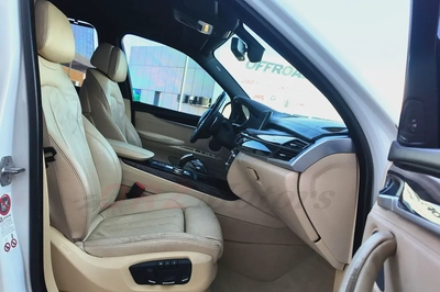 2014 BMW X5 XDrive50i (7 Seater / 2 keys available)-17