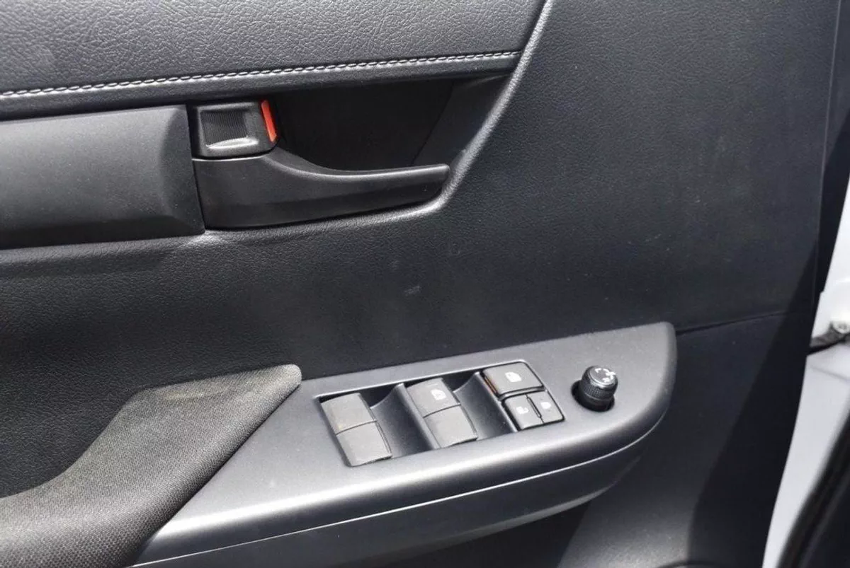 Toyota Hilux SGLX TOYOTA HILUX 2.4 med options power window-12-0