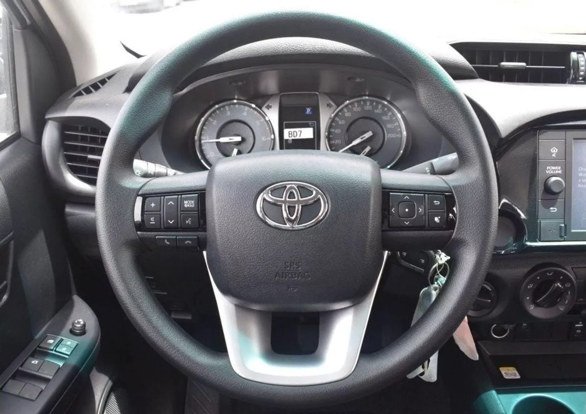 Toyota Hilux SGLX TOYOTA HILUX 2.4 med options power window-5-0
