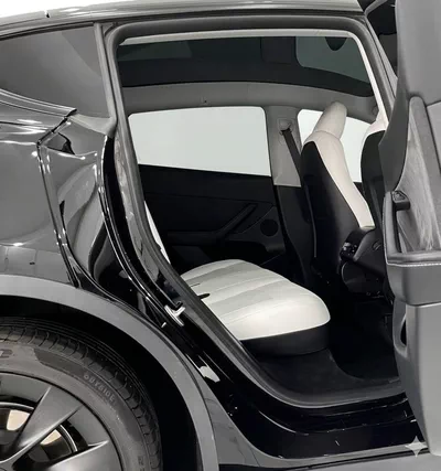 Tesla Model Y LONG RANGE AWD GCC SPECIFICATION -TESLA CENTRE DUBAI-13