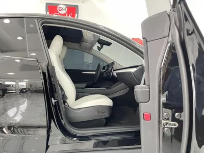 Tesla Model Y LONG RANGE AWD GCC SPECIFICATION -TESLA CENTRE DUBAI-5