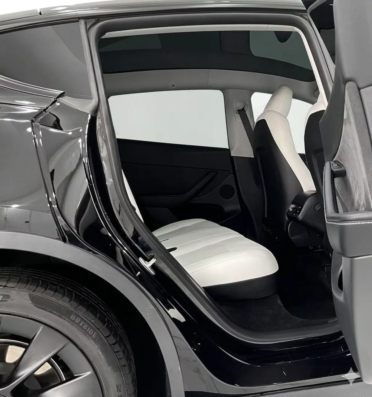 Tesla Model Y LONG RANGE AWD GCC SPECIFICATION -TESLA CENTRE DUBAI-13-0