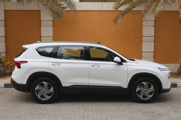 SANTA FE 2.5L ( COMFORT PLUS ) - GCC SPECS - UNDER WARRANTY UNTIL OCT 2028 - ACCIDENT FREE -