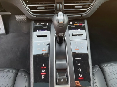 Porsche Macan S 2023 GCC Specs-8