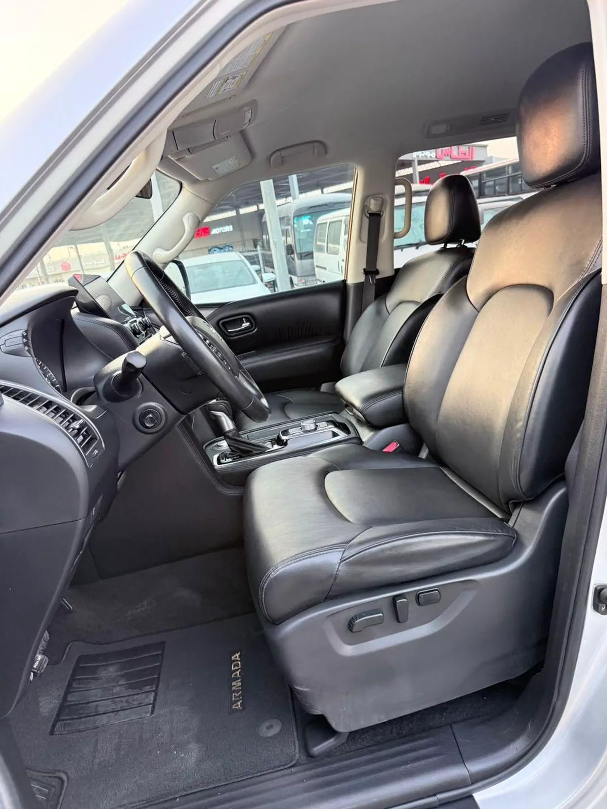 Nissan Armada SL-5-0