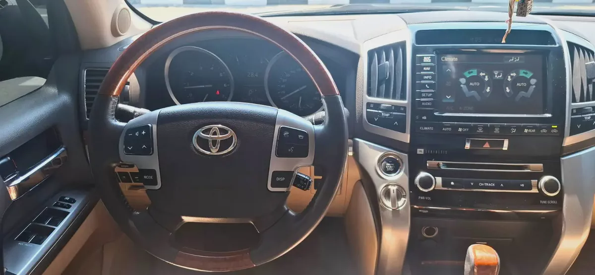 TOYOTA LANDCRUSIER VXR 5.7 L 2014 GCC-14-14