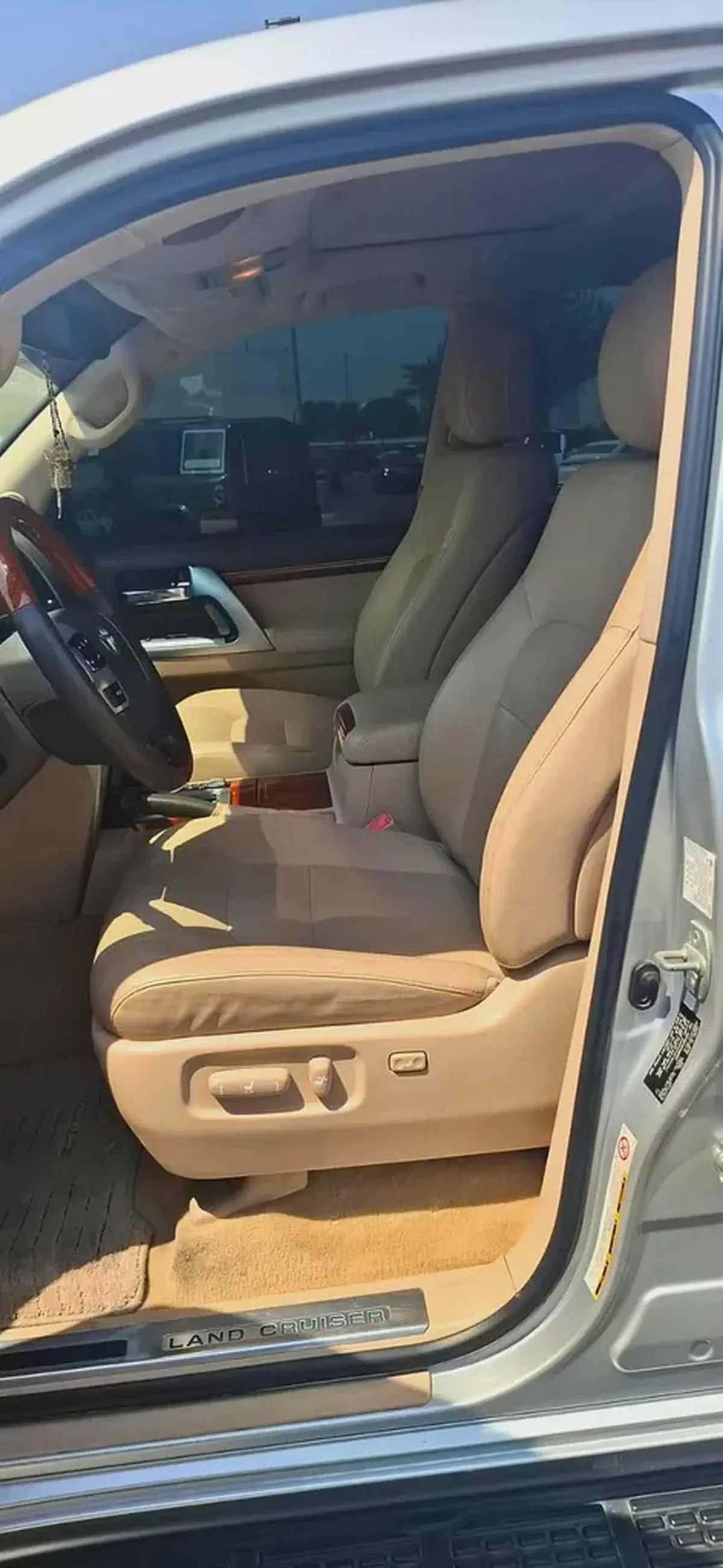 TOYOTA LANDCRUSIER VXR 5.7 L 2014 GCC-8-8