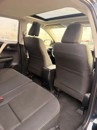 Toyota RAV4 XLE 2.5L / Sunroof, 4WD Full option-17