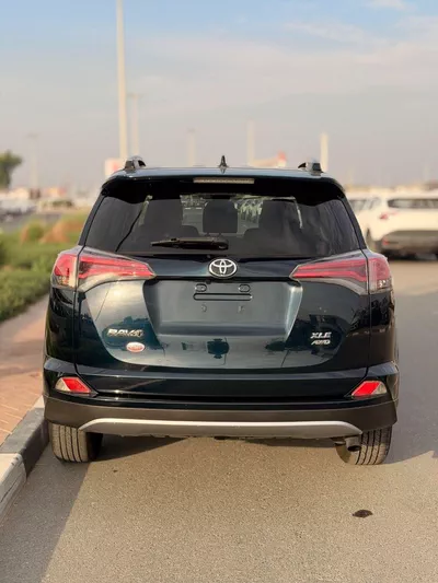 Toyota RAV4 XLE 2.5L / Sunroof, 4WD Full option-3