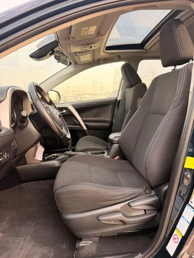 Toyota RAV4 XLE 2.5L / Sunroof, 4WD Full option-6