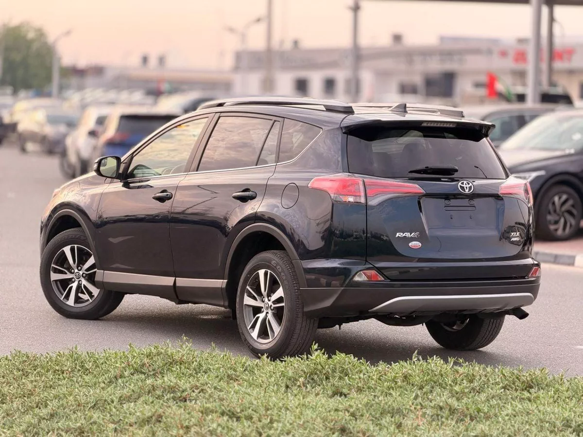 Toyota RAV4 XLE 2.5L / Sunroof, 4WD Full option-13-0