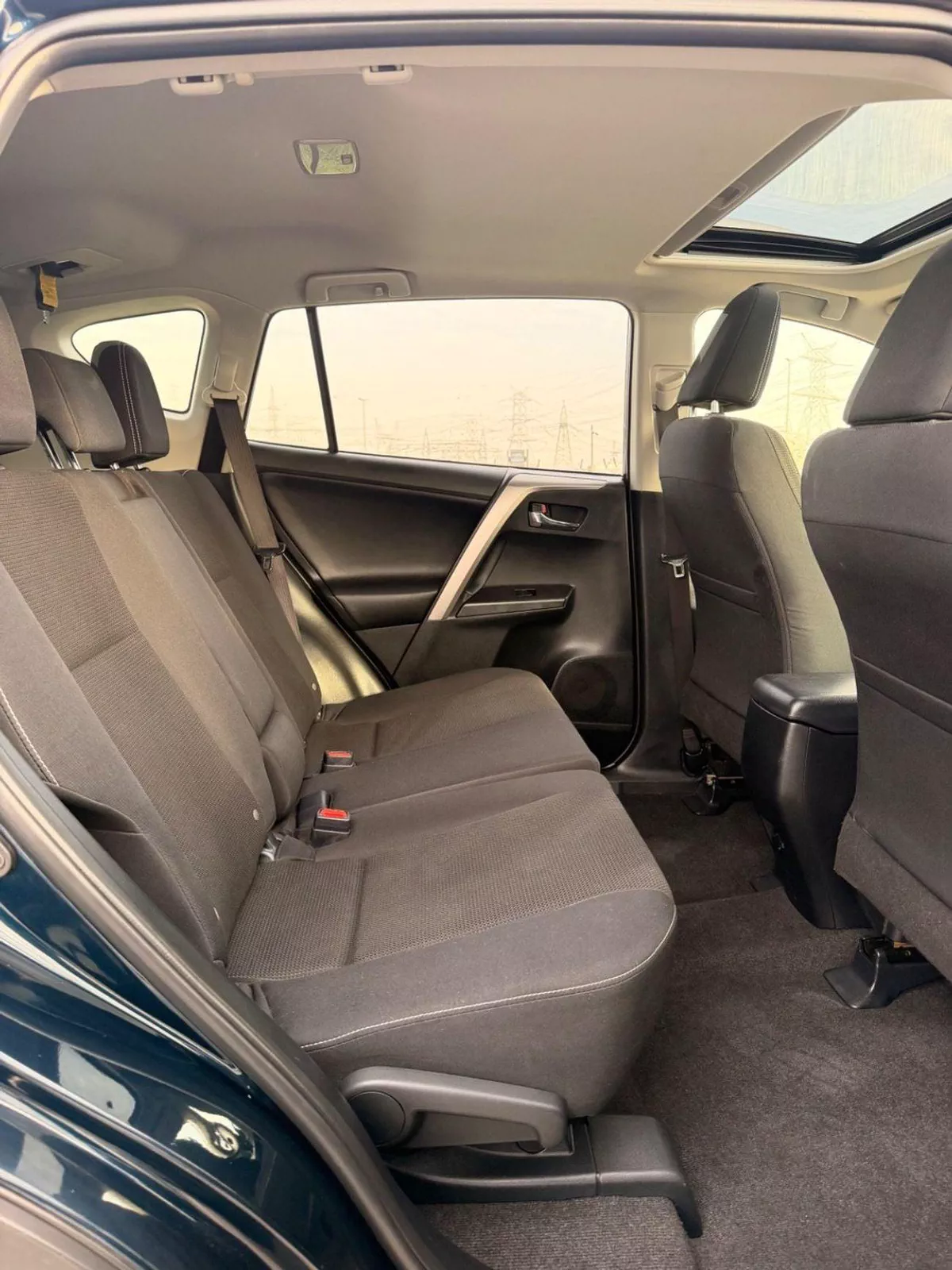 Toyota RAV4 XLE 2.5L / Sunroof, 4WD Full option-16-0
