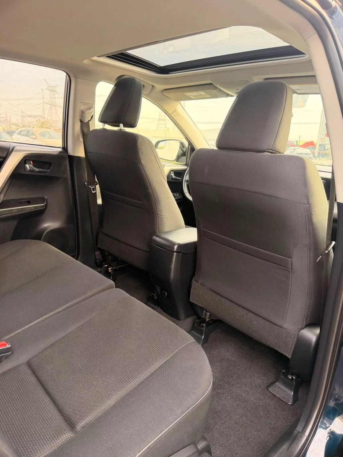 Toyota RAV4 XLE 2.5L / Sunroof, 4WD Full option-17-0