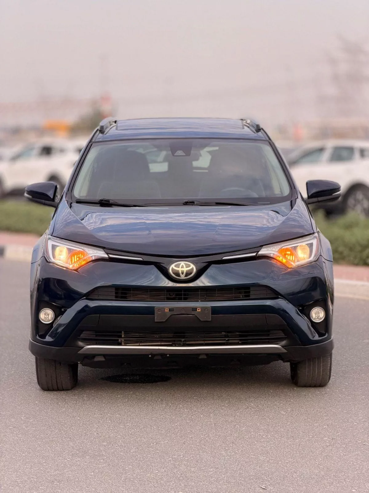 Toyota RAV4 XLE 2.5L / Sunroof, 4WD Full option-1-0