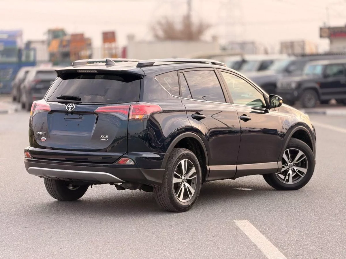 Toyota RAV4 XLE 2.5L / Sunroof, 4WD Full option-2-0